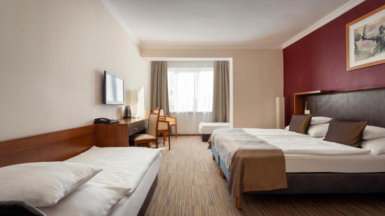 Hotel Eger & Park Екстериор снимка