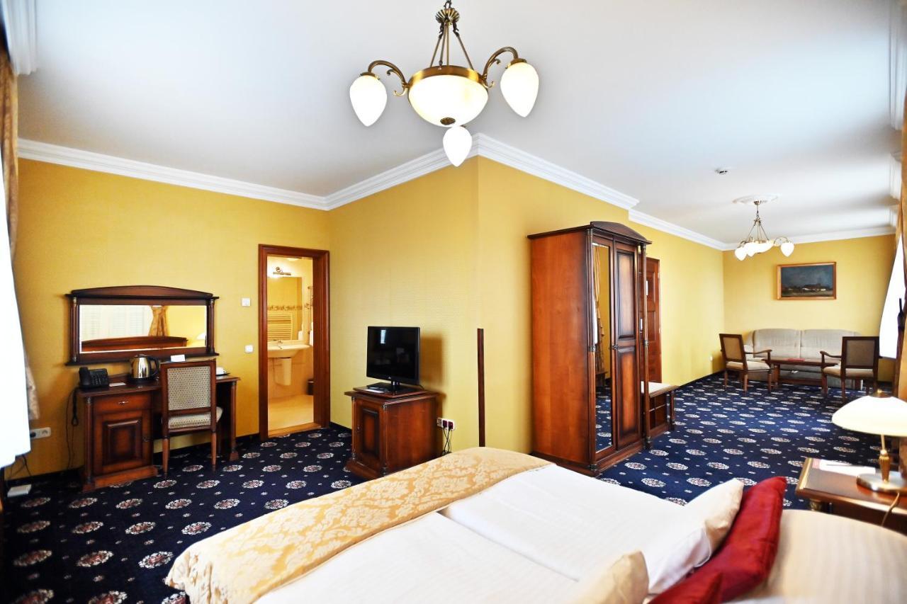Hotel Eger & Park Екстериор снимка