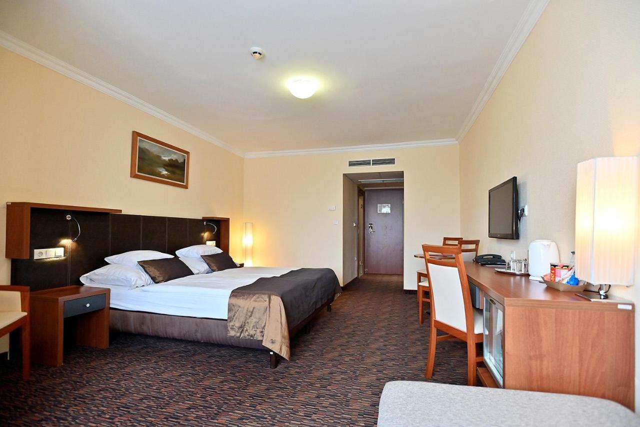 Hotel Eger & Park Екстериор снимка