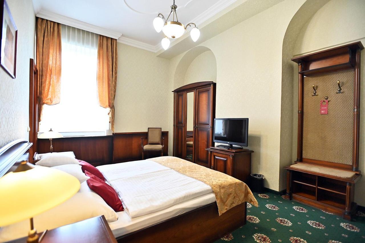 Hotel Eger & Park Екстериор снимка