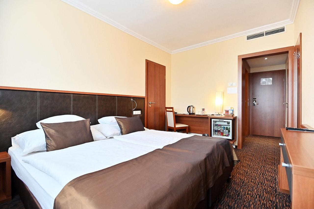 Hotel Eger & Park Екстериор снимка